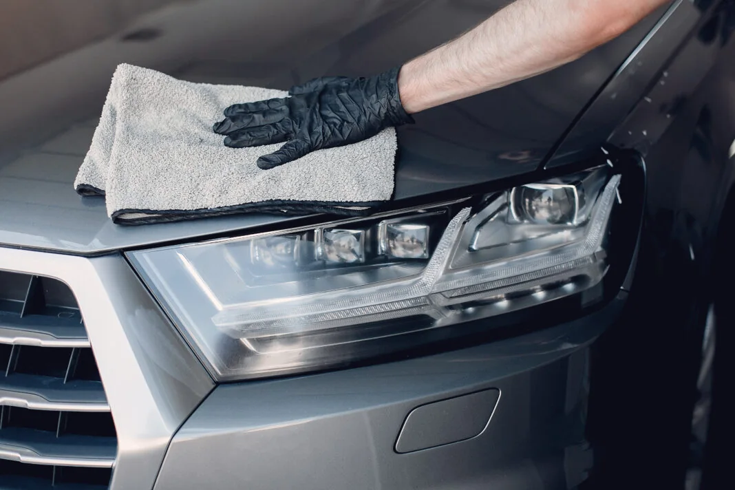 Pielęgnacja lakieru samochodowego podczas autodetailingu